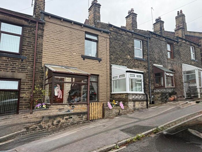 2 Bedroom Terraced House For Sale In Vine Street, Cleckheaton, Kirklees, BD19