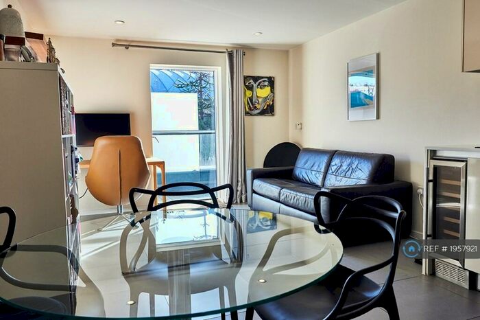 1 Bedroom Flat To Rent In Dance Square, London, EC1V