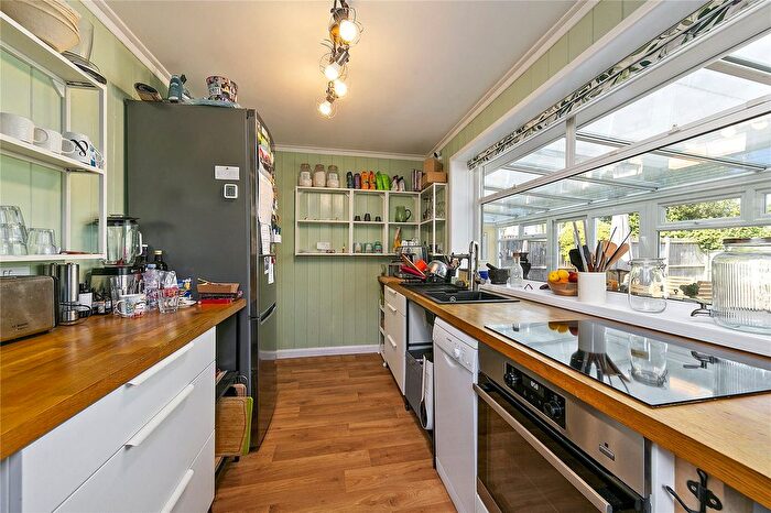 2 Bedroom Bungalow For Sale In Hollybank Close, Middlesex, TW12
