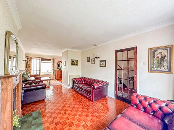 4 Bedroom Detached House For Sale In Upper Lambricks, Rayleigh, SS6