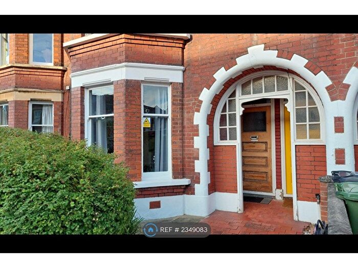 2 Bedroom Flat To Rent In Fieldhouse Road, London, SW12
