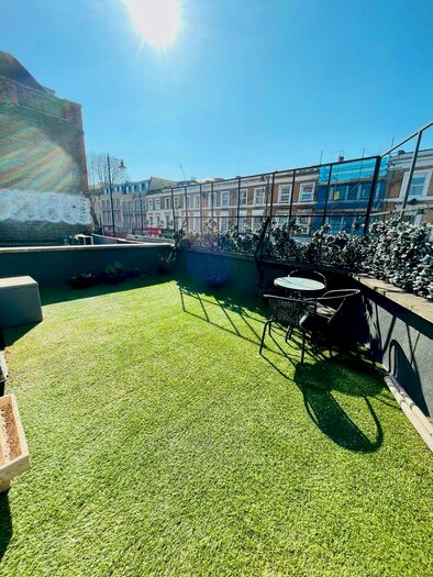 1 Bedroom Flat To Rent In Stoke Newington High Street, London, N16