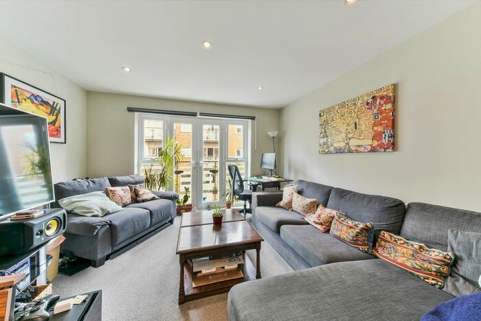 5 Bedroom Terraced House To Rent In Balmoral Court, Merrow Street, Walworth, SE17