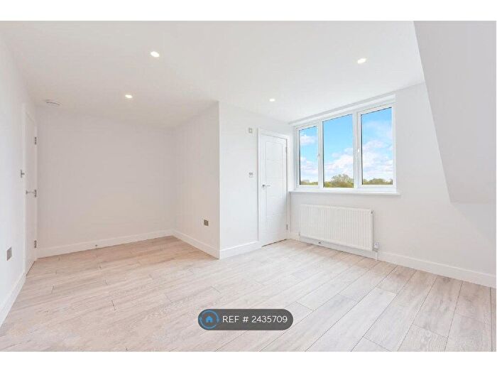 3 Bedroom Maisonette To Rent In Camellia Lane, Surbiton, KT5