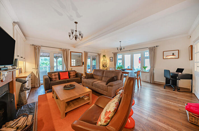 5 Bedroom Detached House For Sale In Kingsmead, Barnet, EN5