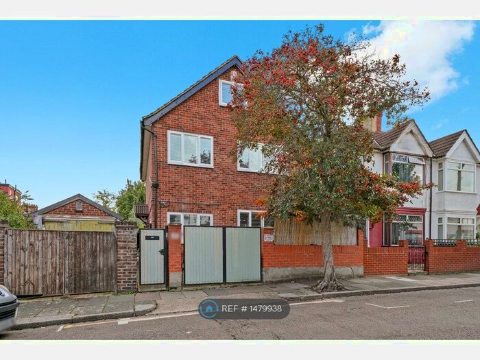 4 Bedroom Detached House To Rent In Stanley Road, Mitcham, CR4