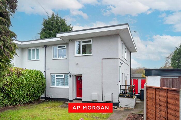 2 Bedroom Maisonette For Sale In Elmdon Close, Solihull, West Midlands, B92