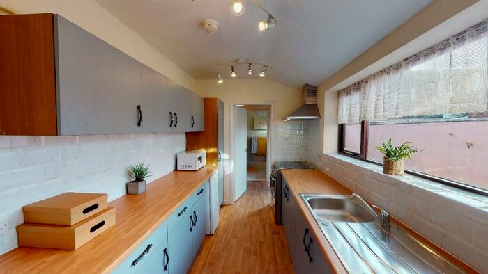 3 Bedroom Terraced House To Rent In Cranwell Street - Student House For /, LN5
