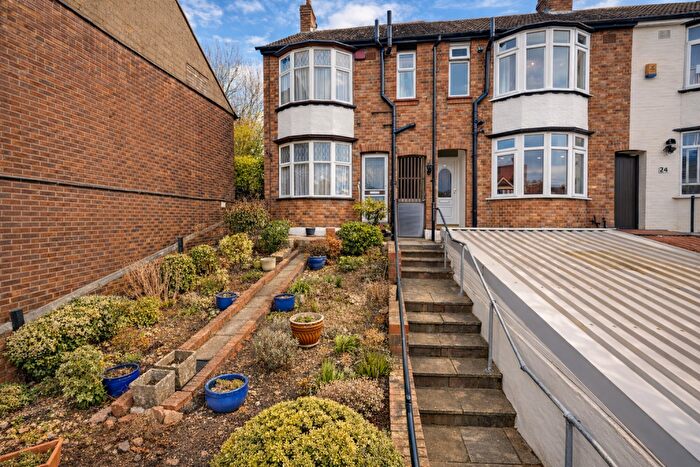 3 Bedroom End Of Terrace House For Sale In Talbot Road, Luton, LU2