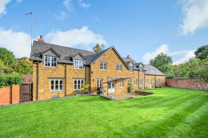 4 Bedroom Detached House For Sale In Forge Lane, Farnborough, Banbury, Oxfordshire, OX17