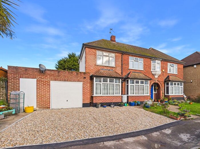 5 Bedroom Detached House For Sale In Gables Avenue, Ashford, Surrey, TW15