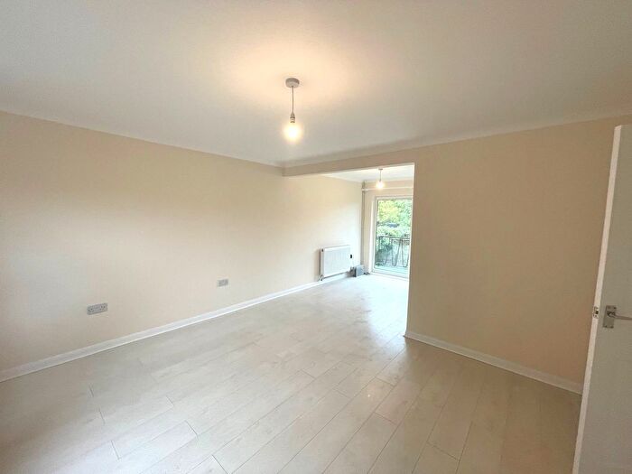 2 Bedroom Maisonette To Rent In Rosary Court, Potters Bar, EN6