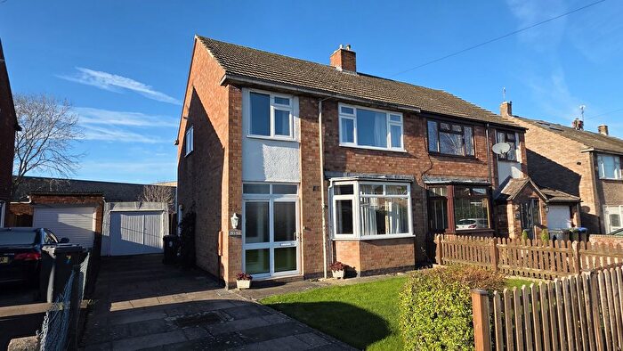 3 Bedroom Semi Detached House For Sale In Mayfield Road, Southam, CV47