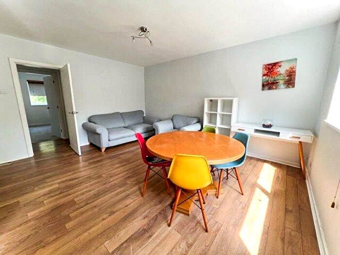 2 Bedroom Flat To Rent In Brooklands Road, Sale, M33
