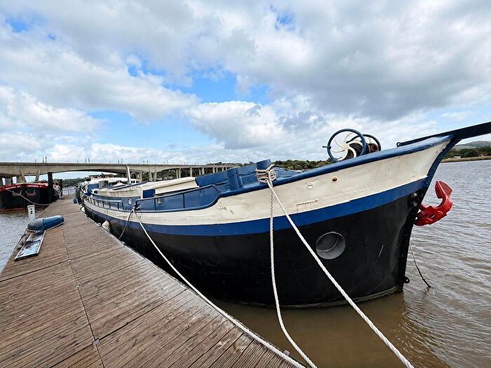 3 Bedroom Houseboat For Sale In Station Road, Rochester, ME2