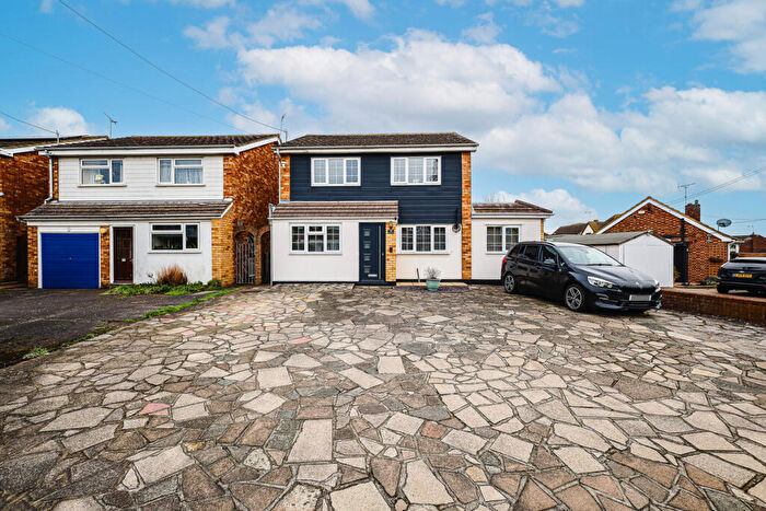 4 Bedroom Detached House For Sale In Swan Lane, Wickford, SS11