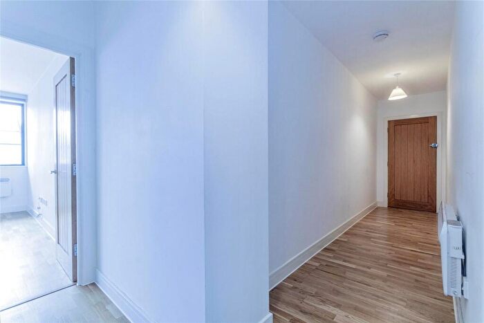 2 Bedroom Flat For Sale In Fairmeadow, Maidstone, Kent, ME14