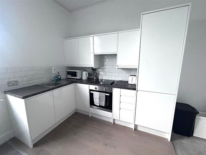 1 Bedroom Flat To Rent In Medina Villas, Hove, BN3