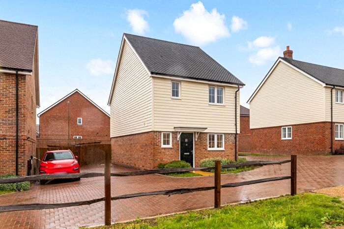 3 Bedroom Detached House For Sale In Puttock Way, Billingshurst, RH14