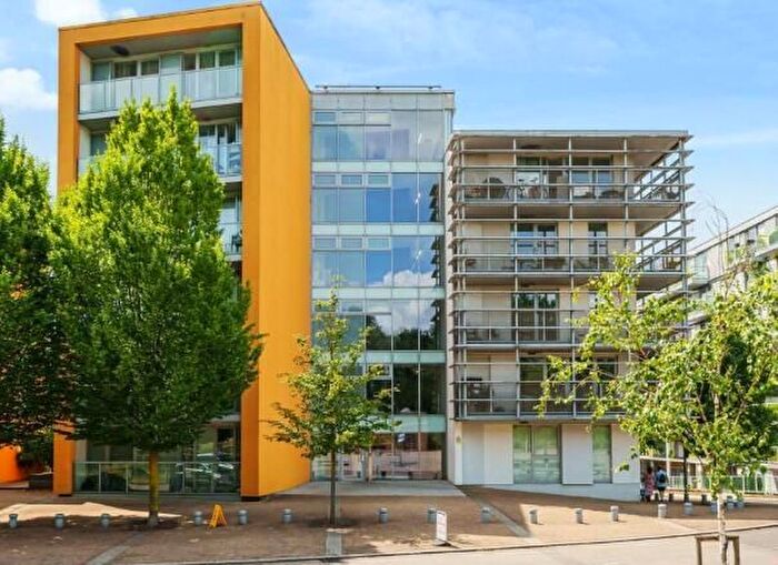 1 Bedroom Flat To Rent In Amazon Apartments, New River Village, Hornsey, London, N8