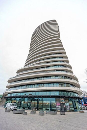 2 Bedroom Apartment To Rent In Lombard Road, London, SW11