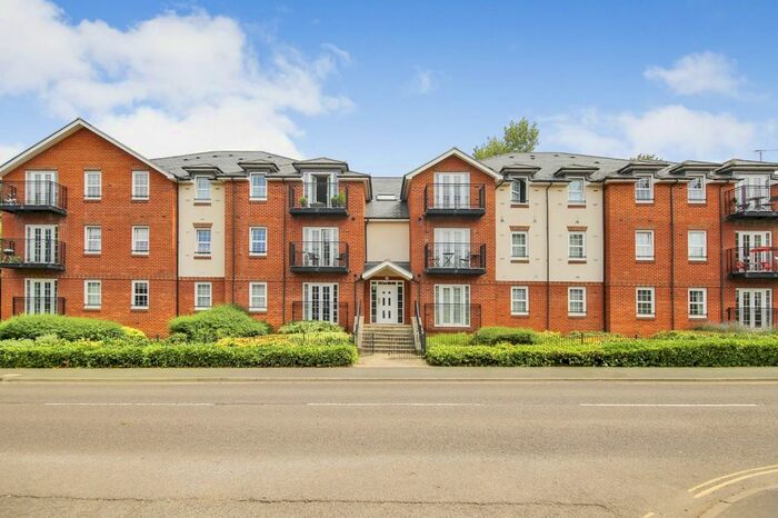 2 Bedroom Flat To Rent In Station Road, Harpenden, AL5