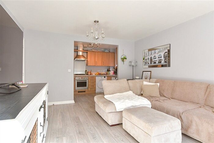 1 Bedroom Flat For Sale In Sealand Drive, Rochester, Kent, ME2