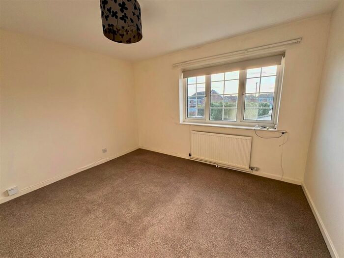 2 Bedroom Property To Rent In Wold Road, Pocklington, York, YO42