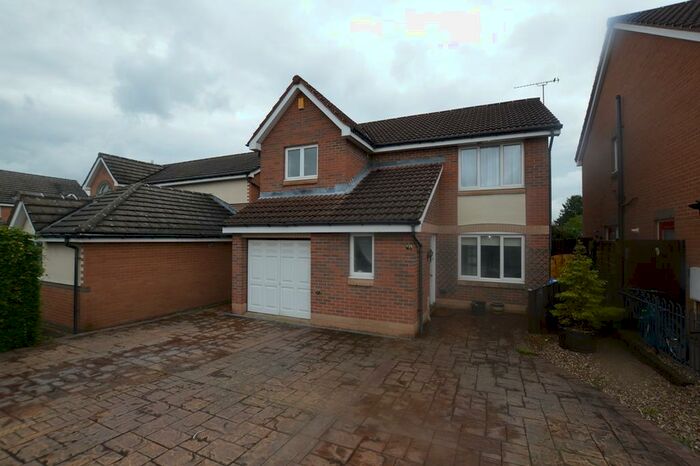 4 Bedroom House To Rent In Whitecotes Park, Walton, Chesterfield, S40