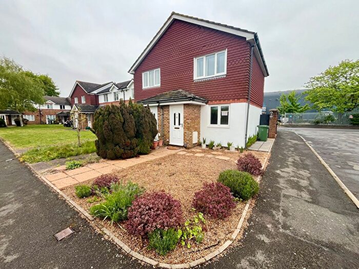 1 Bedroom Terraced House To Rent In Cleveland Park, Stanwell, TW19