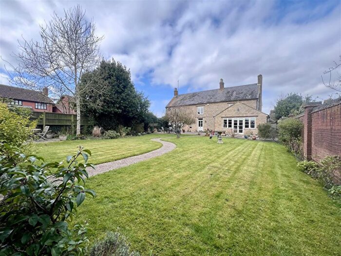 4 Bedroom Detached House For Sale In Long Street Road, Hanslope, Milton Keynes, MK19