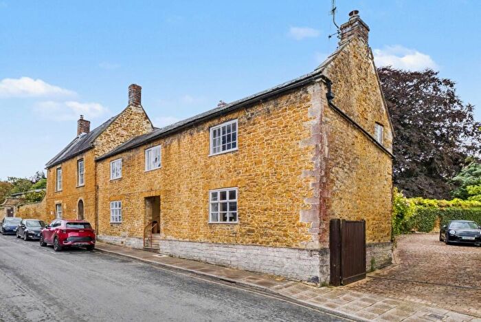 4 Bedroom Town House For Sale In Upper High Street, Castle Cary, BA7
