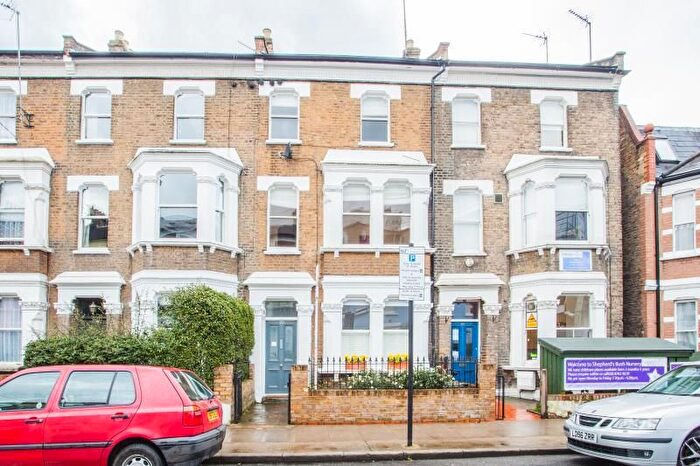 2 Bedroom Flat To Rent In Frithville Gardens, Shepherds Bush, London, W12