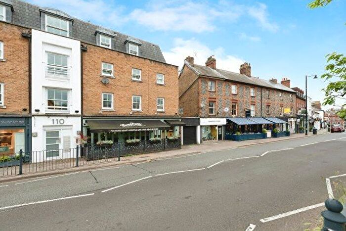 2 Bedroom Flat To Rent In High Street, Esher, KT10