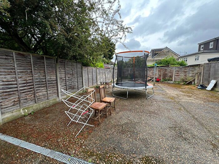 2 Bedroom Flat To Rent In East Road, Chadwell Heath, Romford, RM6