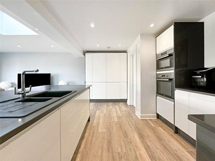 5 Bedroom Semi-Detached House For Sale In Mierscourt Road, Rainham, Kent, ME8