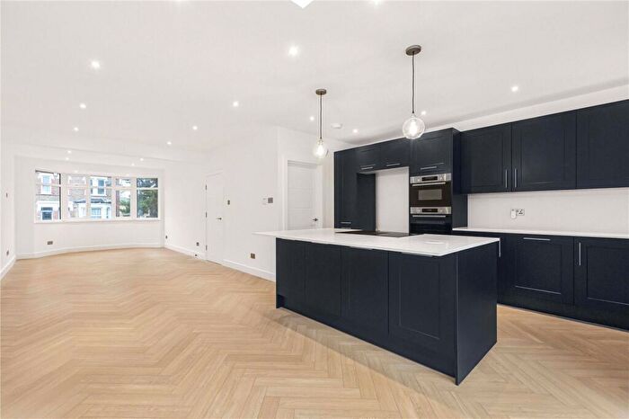 4 Bedroom Semi-Detached House To Rent In Leicester Road, New Barnet, Barnet, EN5