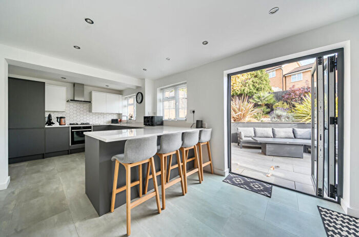 3 Bedroom Detached House For Sale In Avens Close, Woodhall Park, Swindon, SN2