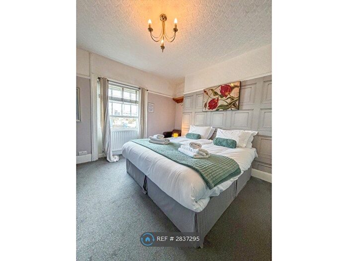 1 Bedroom Flat To Rent In Deluxe Hotel Rooms, Brighton, BN3