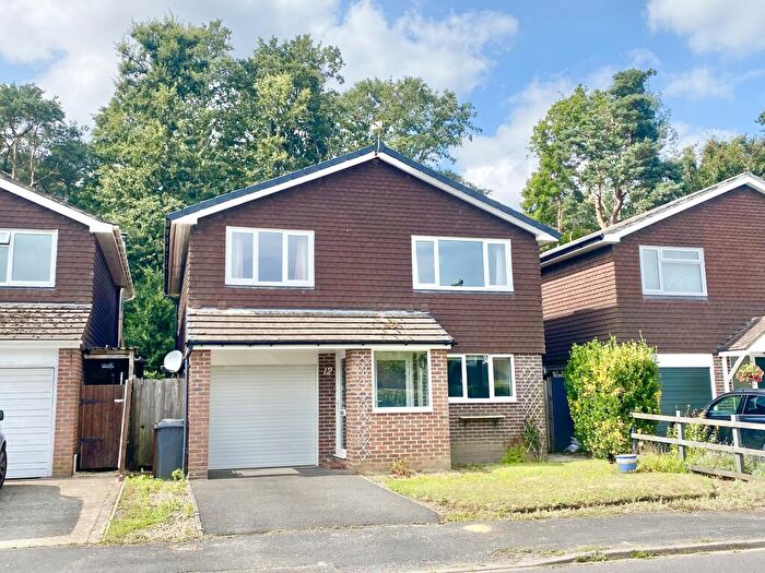 4 Bedroom Detached House For Sale In Chichester Close, Romsey, SO51