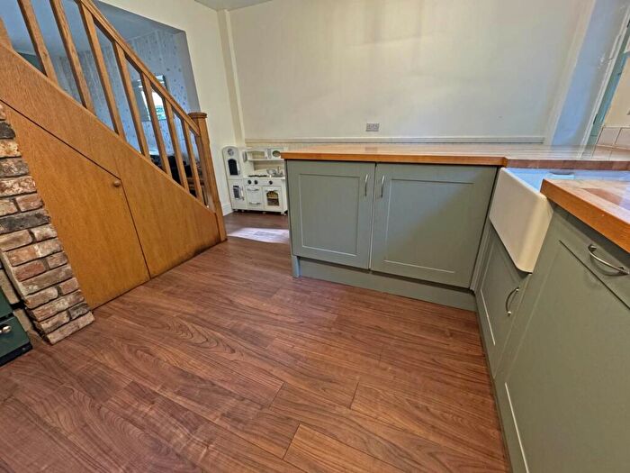 2 Bedroom Cottage For Sale In Buckstones Road, Shaw, Oldham, OL2