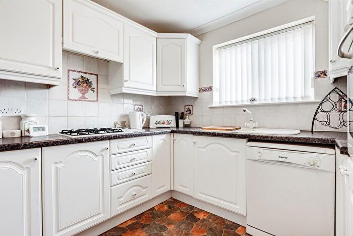 2 Bedroom Detached Bungalow For Sale In Danella Crescent, Wrenthorpe, Wakefield, WF2