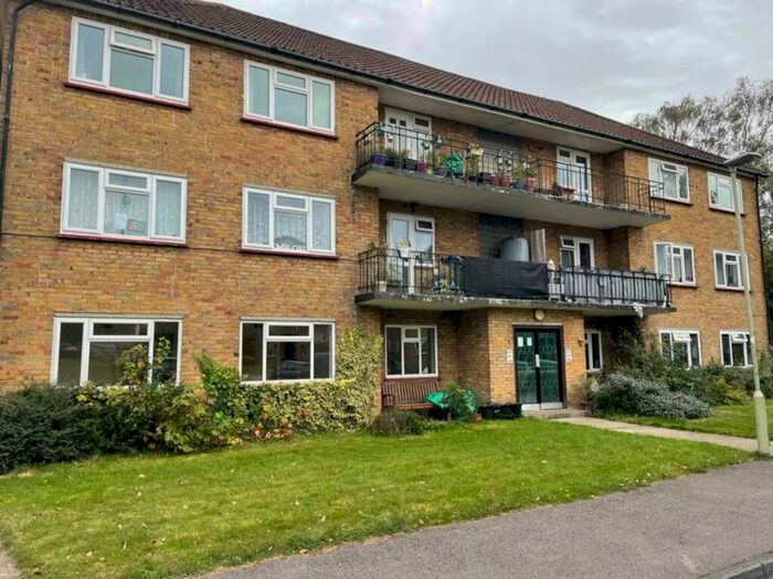 3 Bedroom Flat To Rent In Courts Road, Earley, RG6