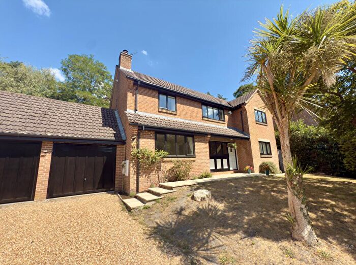 4 Bedroom Detached House To Rent In Ashley Heath, Ringwood, BH24