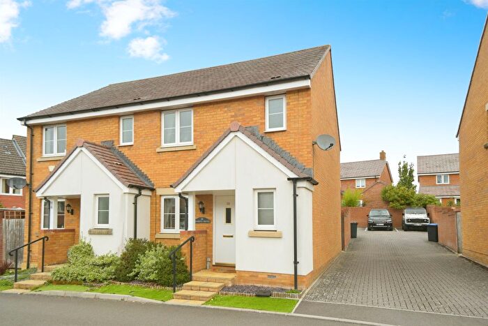 3 Bedroom Semi Detached House For Sale In Dakota Drive, Calne, SN11