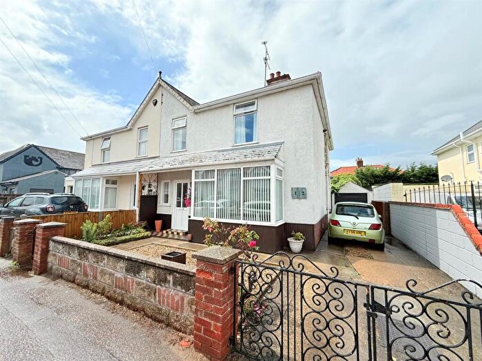 4 Bedroom Semi Detached House For Sale In Sandringham Avenue, Great Yarmouth, NR30