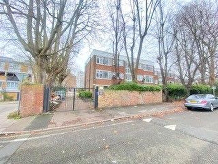 2 Bedroom Flat To Rent In Amberley Court, Angell Road, Brixton, SW9
