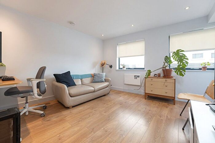 1 Bedroom Flat To Rent In Manor Place, Sutton, SM1