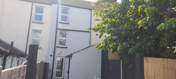 3 Bedroom Terraced House For Sale In Richmond Road, Gillingham, ME7