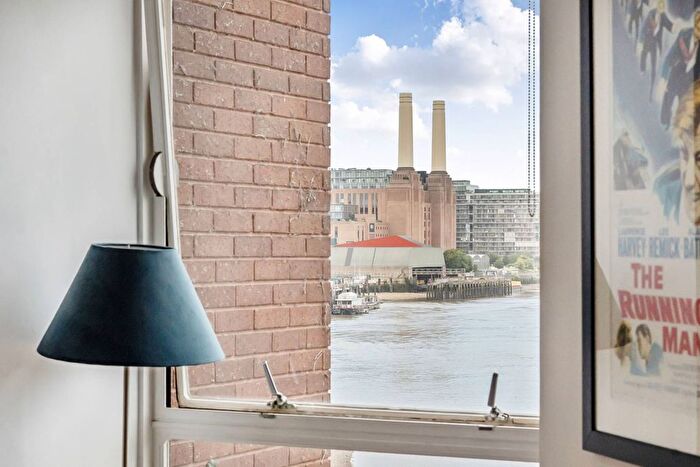 1 Bedroom Flat For Sale In Riverside Court, Nine Elms Lane, Nine Elms, London, SW8